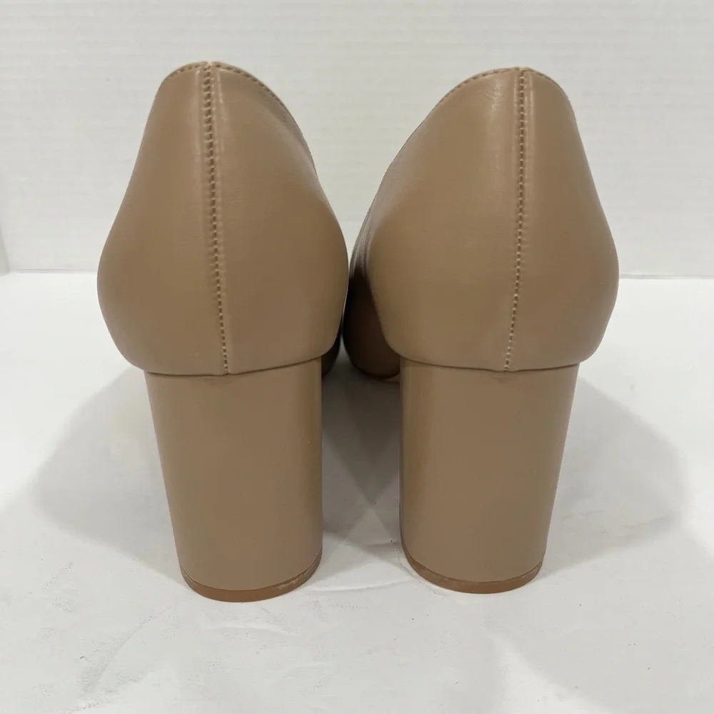 Journee Collection Womens Simonne Pointed‎ Toe Block Heel Pumps. 9.5. Mocha